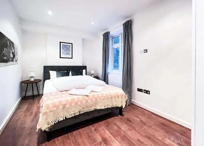 Prime Location Camden Apartments Sleeps 8