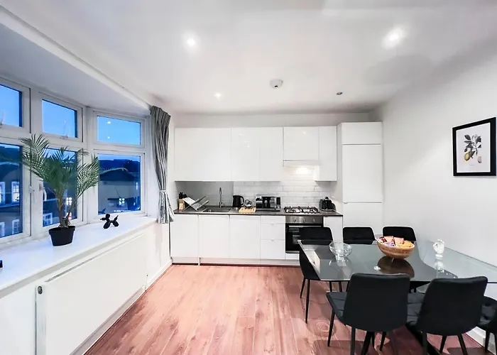 Prime Location Camden Apartments Sleeps 8