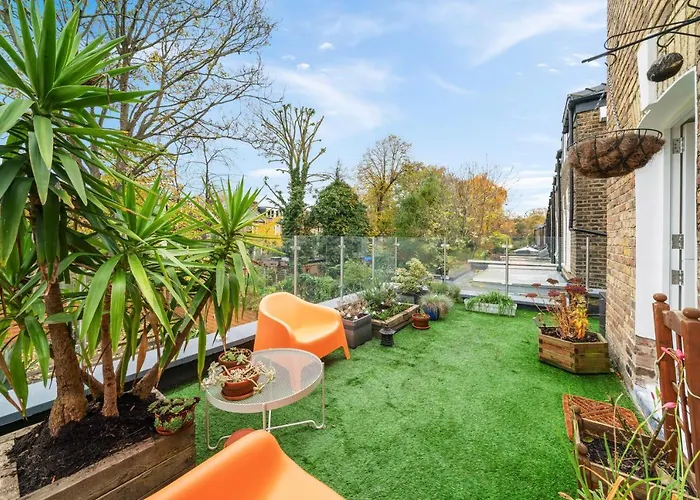 Charming 1-Bed Victorian Flat & Roof Terrace, Clapton