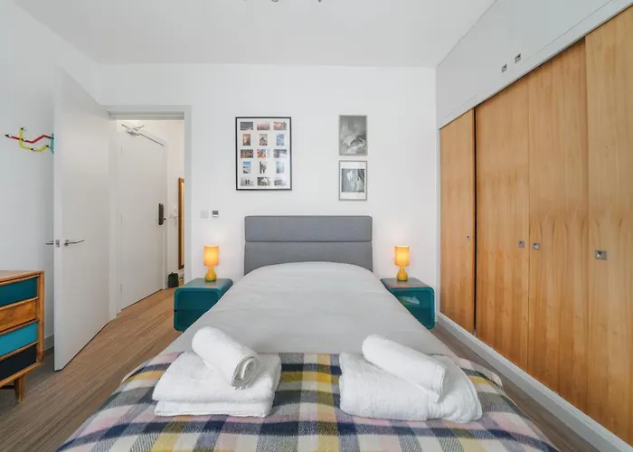 Charming 1-Bed Victorian Flat & Roof Terrace, Clapton