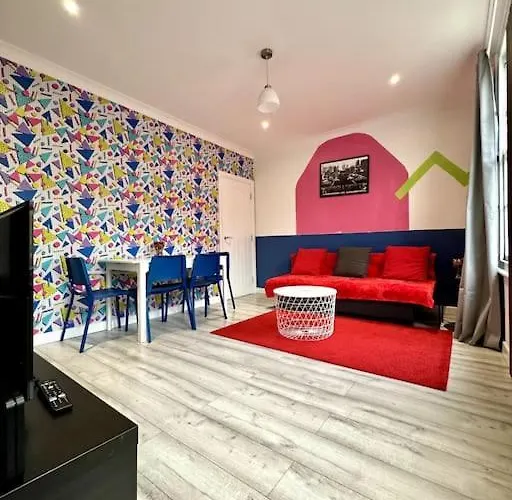 Hidden Gem *2-Bed Apt*