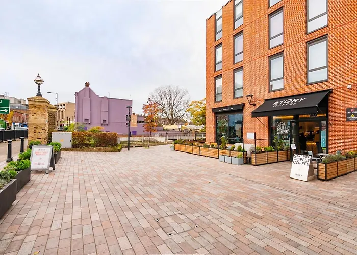 Lovely 4 Bedroom Flat In Wandsworth- London