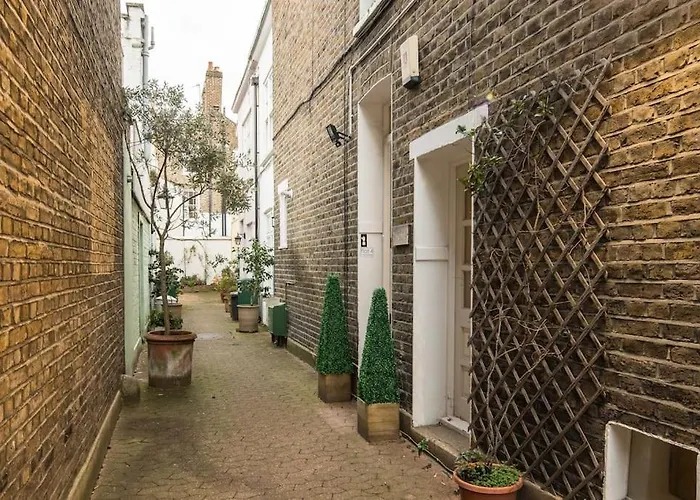Superb Retreat Central Next Tube