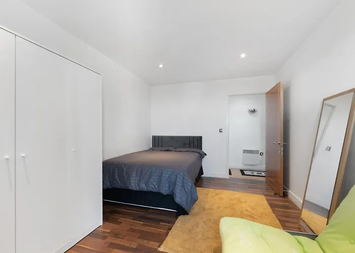 Excel 3 Bedroom Apartment Near City Airport And O2 Arena