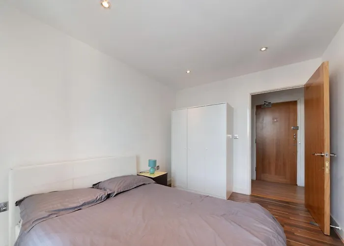 Excel 3 Bedroom Apartment Near City Airport And O2 Arena