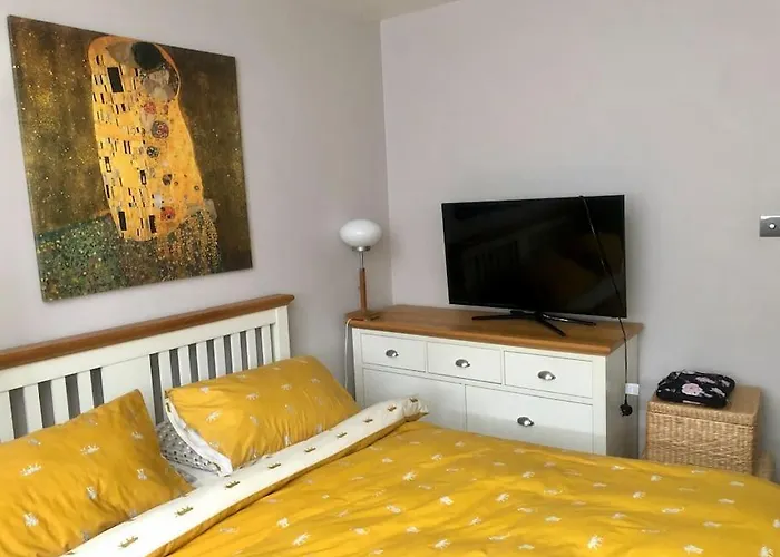 Flat In Blue Plaque Building Apartment London