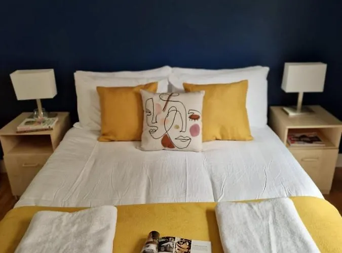 3 Bedrooms Flat Near Russell Square