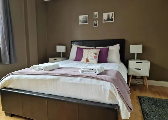 3 Bedrooms Flat Near Russell Square