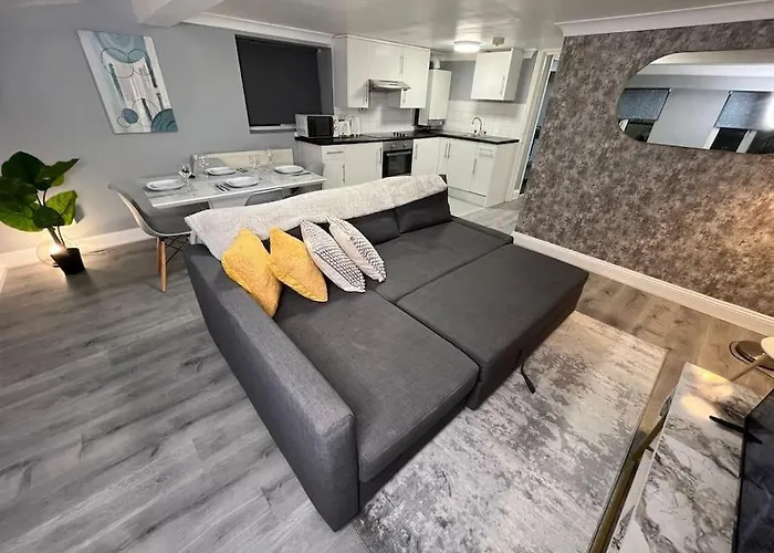Modern With Stylish Terrace - Your London Oasis!