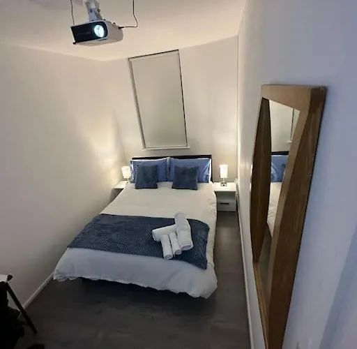 Small Cozy Private Bedroom Zone1 London