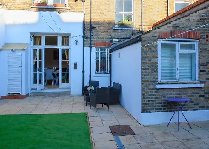 Templar large garden flat