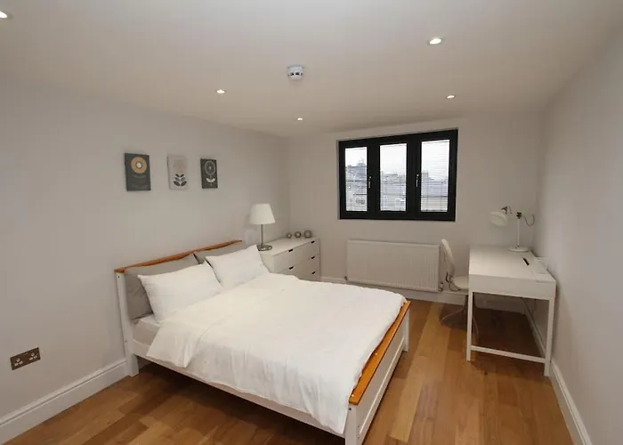 Amazing Loft One Bedroom Apartment - E17 Village London