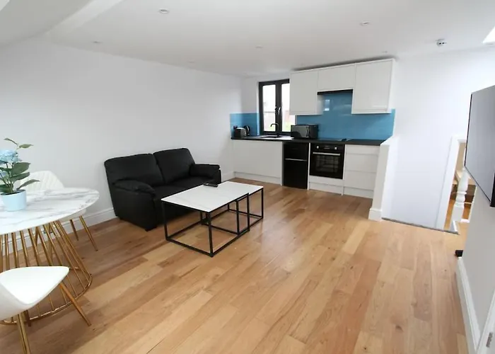 Amazing Loft One Bedroom - E17 Village