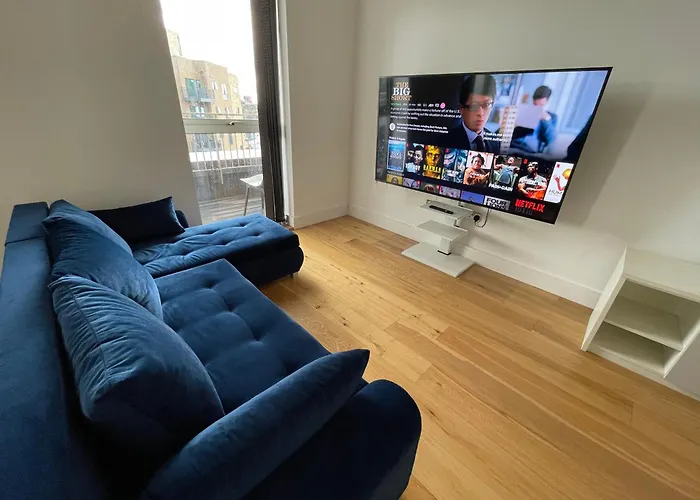 Luxury Top Floor Penthouse Apartment Near Heathrow