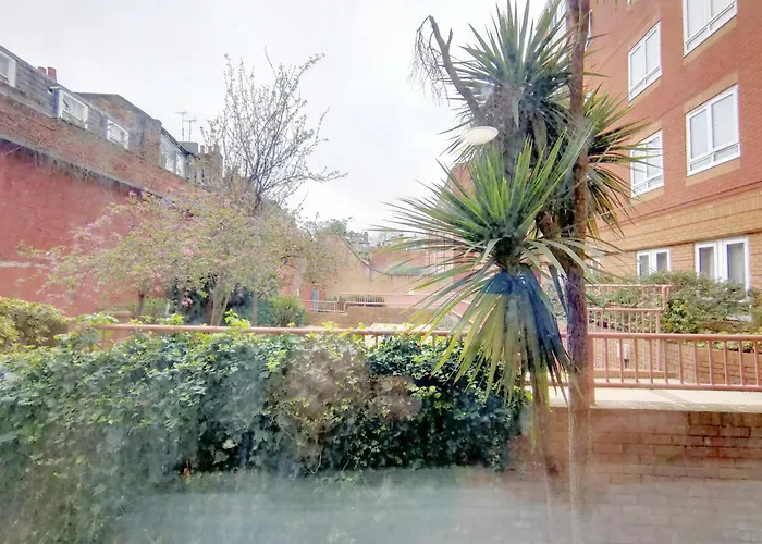 Spacious 3-Bed Cosy Flat In Westminster
