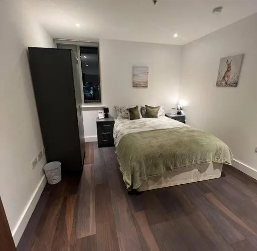 New Apartment For 8 20 Mins Central London Bp153