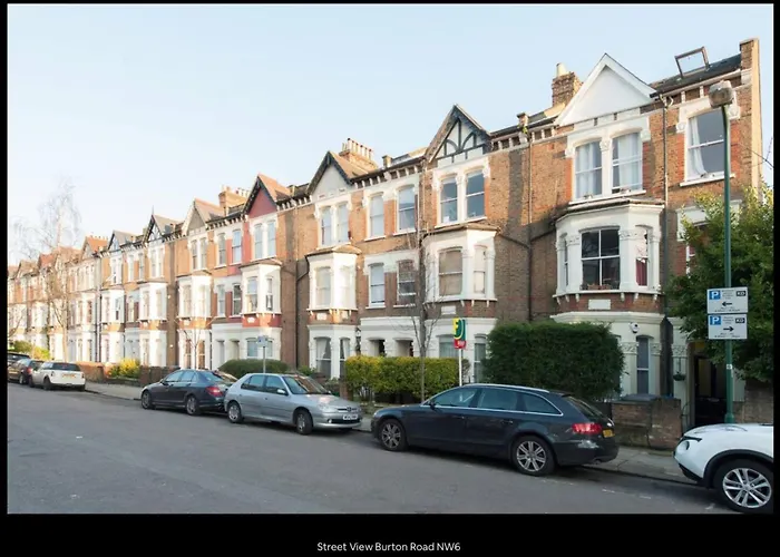 10 Min To The Heart Of - Zone 2 - Charming 2 Bed