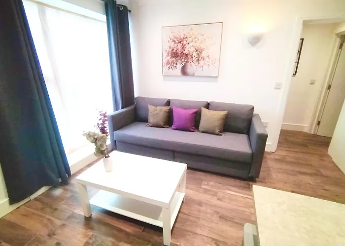 Luxury Near Centre, Near Train Station, E1