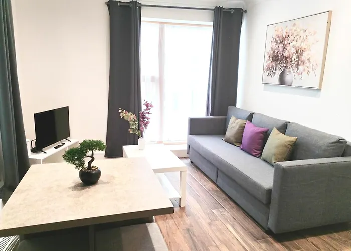 Luxury Near Centre, Near Train Station, E1