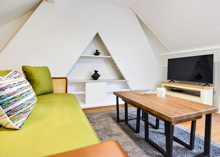 Split Level Studio At West Hampstead By Concept Apartments