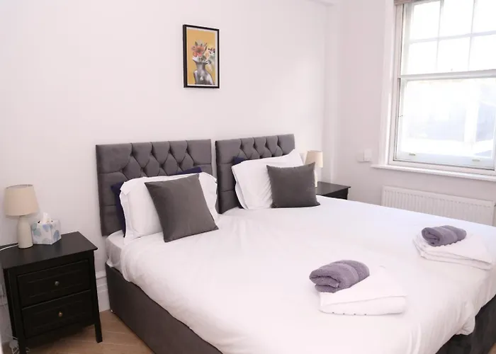 Star London Warwick Mansions 4-Bed Retreat