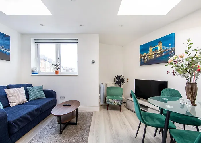 Cosy 1 Bed Apartment With Free Parking Close To Underground Station Zone 2 For Quick Access To Central London Up To 5 Guests