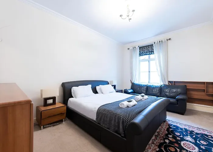 Luxury 4 Bedroom Flat In Sussex Gardens London