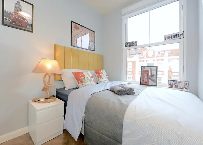 Apartamento 2 Bed Terraced Flat Piccadilly Line Londres