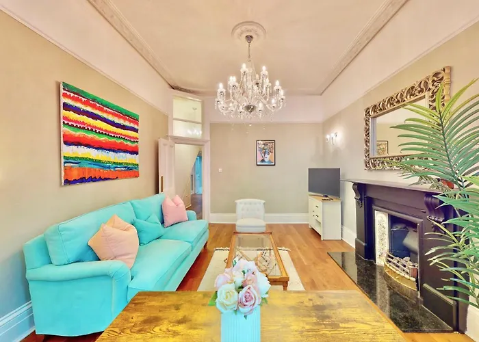 Bright & Spacious West Gem