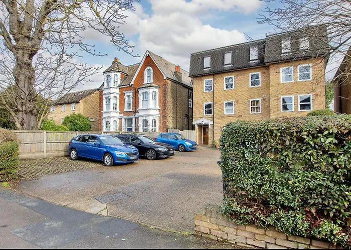 Chic 2-Bed , Free Wi-Fi And Parking