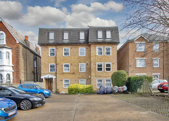 Chic 2-Bed , Free Wi-Fi And Parking