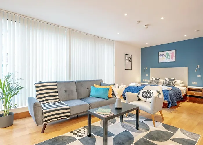 Kula London Tower Hill Apartment