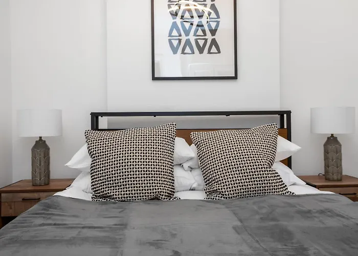 Modern 2 Bed Apartment In Prime Camden Sleeps 6