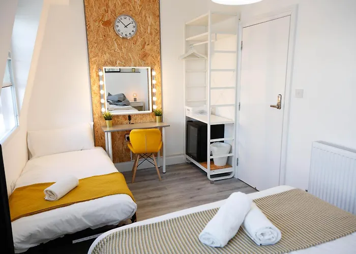 Luxury Rooms In Camden Town Near Shops, Cafes, Bars & Metro With Shared Bathrooms Londres