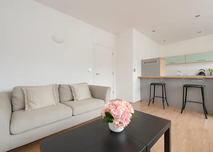 Modern Luxury Apartment By Bow Road Station Londres