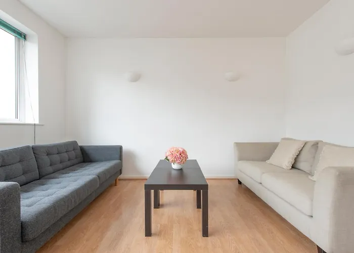 Modern Luxury Apartment By Bow Road Station