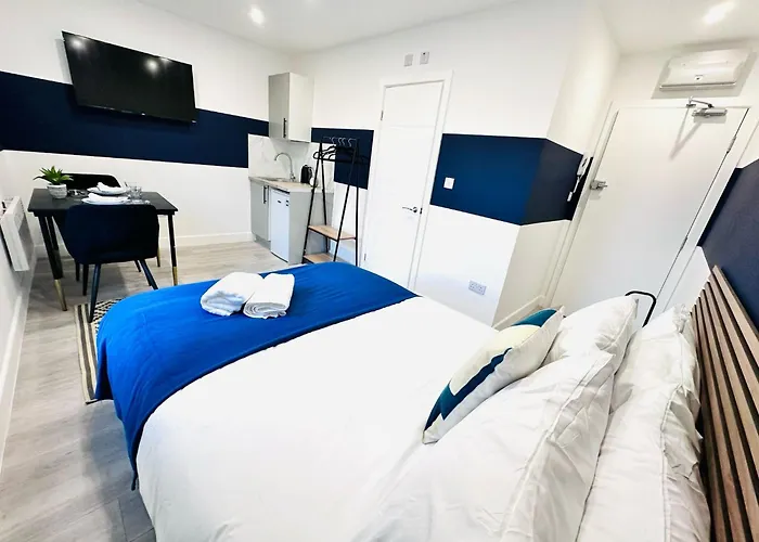 High Standard Central Studios Perfect For Tourists!