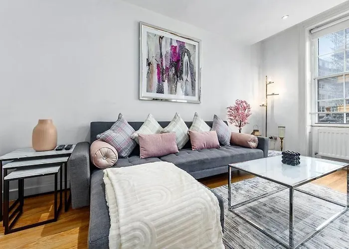 3 Bedroom Apartment In Haymarket Central London Sleep 10 Hy2