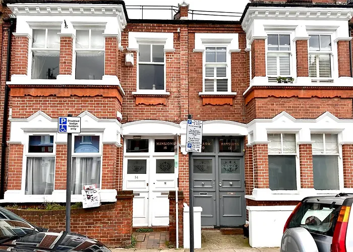 Central, Modern, Westfield, Close To Tube Station