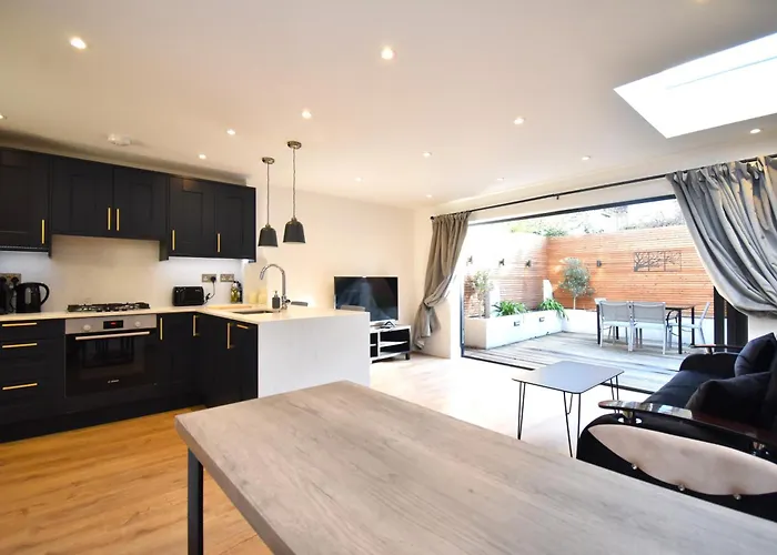 Stunning 2 Bed Apartment London
