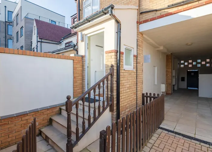 Cosy 2 Bedroom Flat In East Ham, Close To Excel