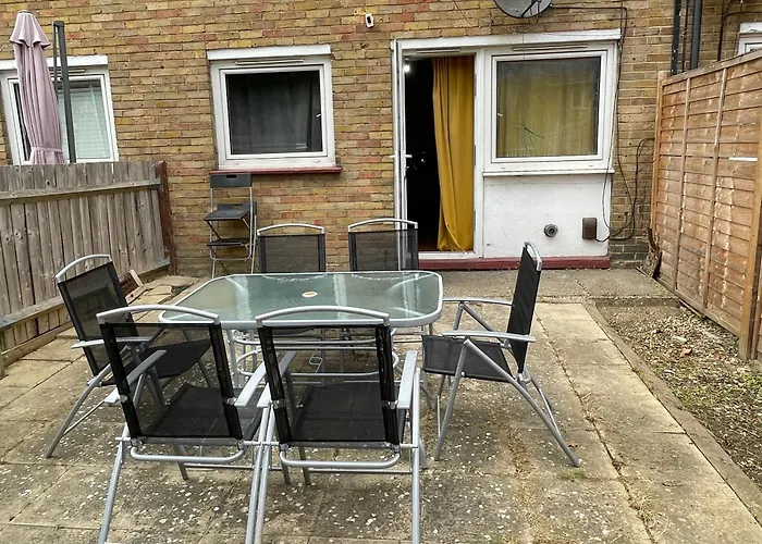 London Stratford 3 Bedrooms House, Separate Reception, Close To Abba, Westfield, Olympic Stadium