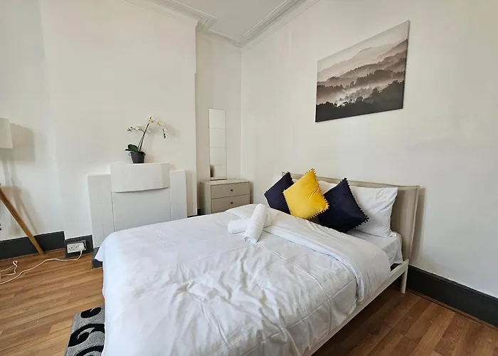 Family Room Near Queen Mary College Londyn