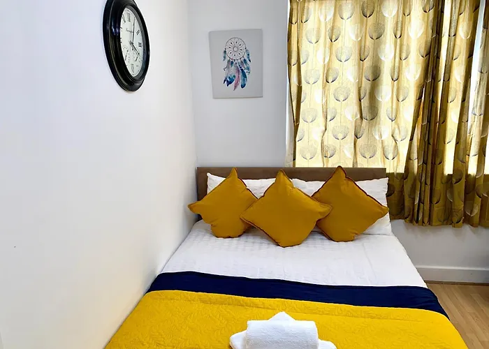 Tower Bridge London, 2 Bedrooms, Reception, Kitchen, Parking