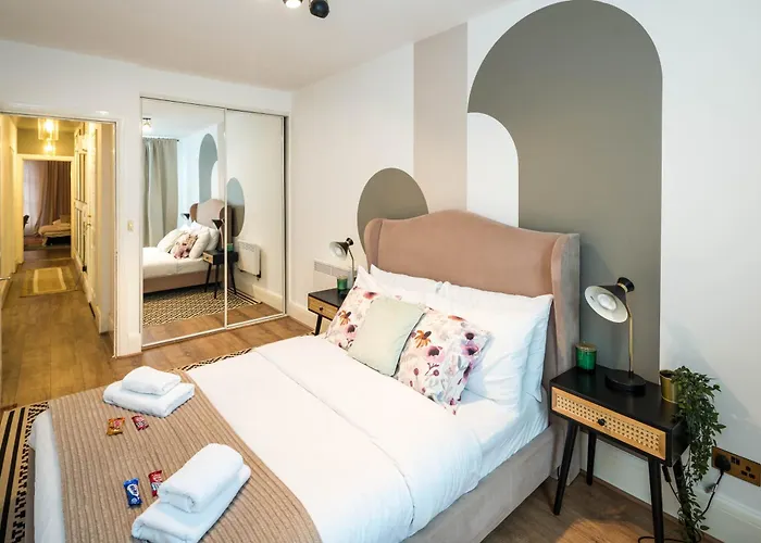 Charming Spacious 2Br Flat Near Station Plus Parking London