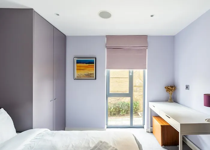King Beds Apartment With En-Suite, Private Balcony And Elevator By Iconic Portobello Market London