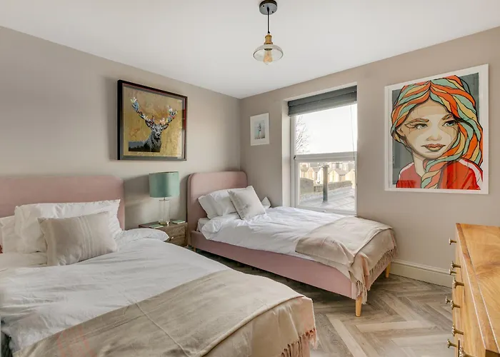 Ferienwohnung Stylish 2 Bed Flat With Balcony Great Views Nrtube London