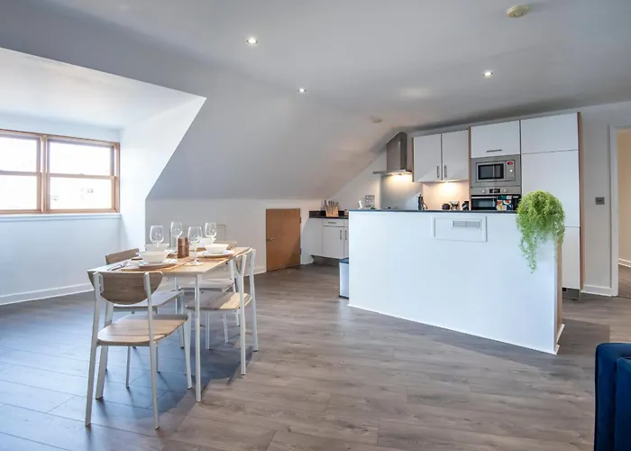 The Loft Award-Winning Penthouse 2 Bed 2 Bath Free Secure Parking Balham Sw12