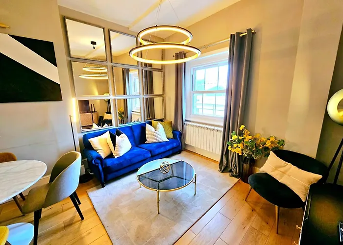 Gorgeous Hyde Park Home With Elevator Access By Tube Metro Stations