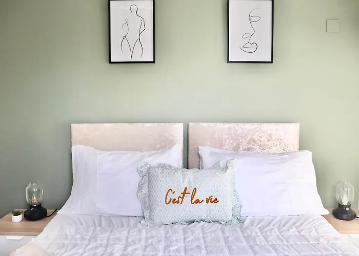 Stunning , Sleeps 4, Central London, 1 Bedroom, Zone 1, Kennington - Open For Business Stays, Long Stays And Families Relocating